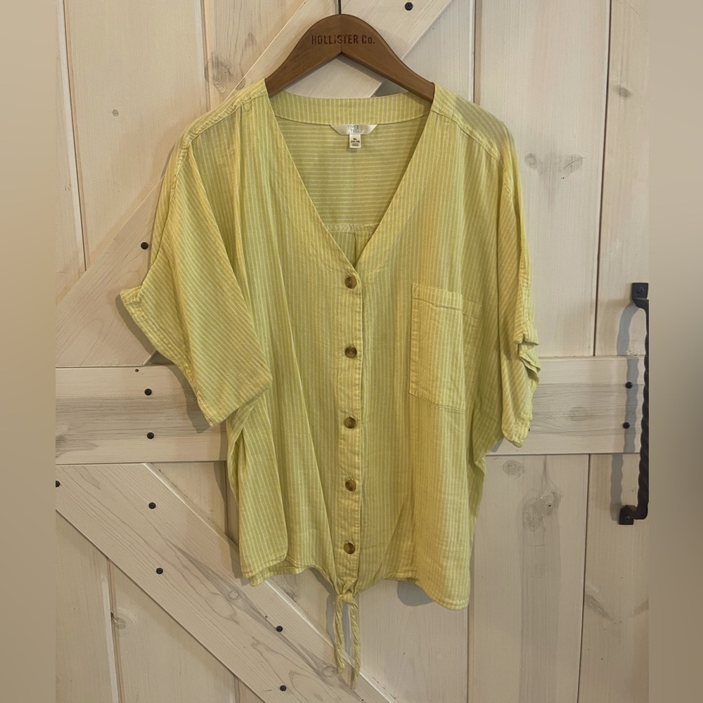 Short sleeve button up